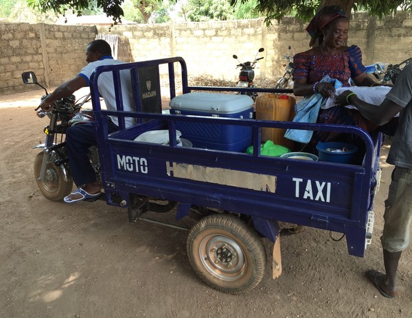Taxi-moto triporteur